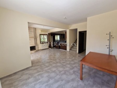 For Sale €200,000 House 4 bedrooms Ineia Paphos