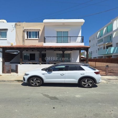For Sale €250,000 House 4 bedrooms Larnaka (Center), Larnaca Larnaca