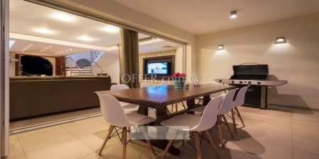 For Sale €1,600,000 House 6 bedrooms Paphos Paphos