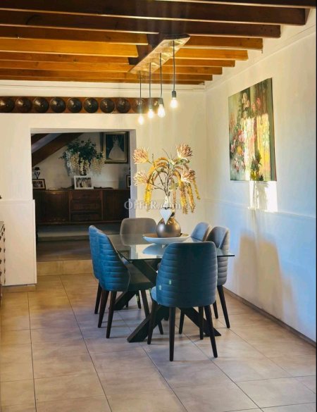 For Sale €580,000 House 6 bedrooms Anglisides Larnaca