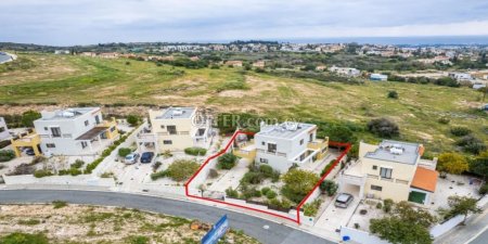 For Sale €350,000 House 3 bedrooms Paphos Paphos - 2