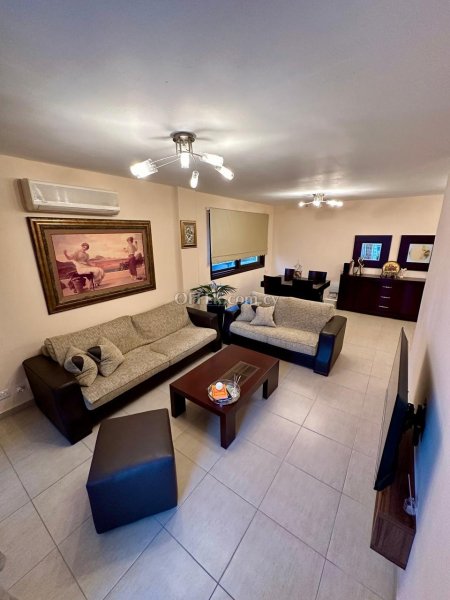For Sale €310,000 Apartment 2 bedrooms Whole Floor Larnaka (Center), Larnaca Larnaca - 10