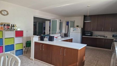 For Sale €300,000 House 3 bedrooms Kiti Larnaca - 10