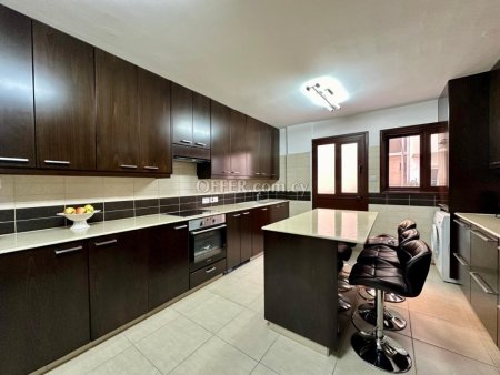 For Sale €310,000 Apartment 2 bedrooms Whole Floor Larnaka (Center), Larnaca Larnaca - 9