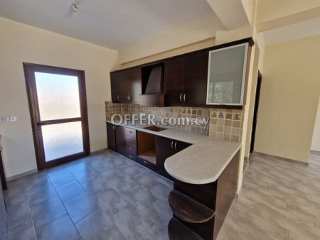 For Sale €200,000 House 4 bedrooms Ineia Paphos - 9