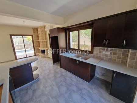 For Sale €200,000 House 4 bedrooms Ineia Paphos - 9