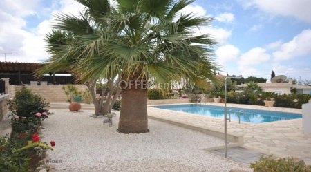 For Sale €1,500,000 House 4 bedrooms Tala Paphos - 9