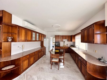 Huge three bedroom penthouse for rent in Mesa Geitonia - 6