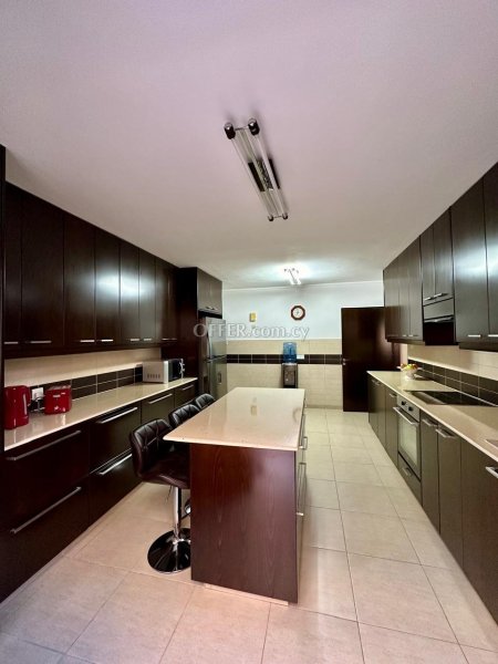 For Sale €310,000 Apartment 2 bedrooms Whole Floor Larnaka (Center), Larnaca Larnaca - 7