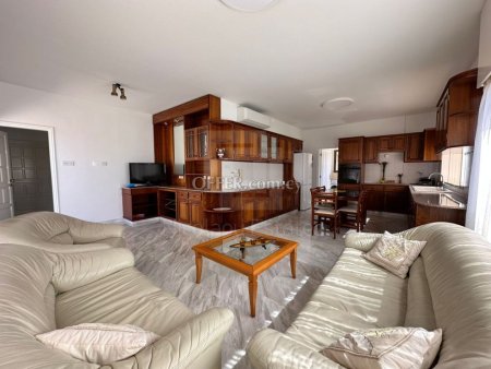 Huge three bedroom penthouse for rent in Mesa Geitonia - 3