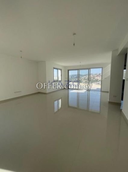 Luxurious Villa with Private Pool in Agios Tychonas - 8