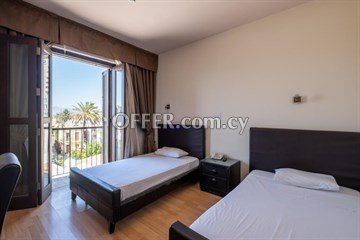 Hotel  With 3 Plots In The Old City Of Nicosia - 3