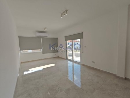 Spacious unfurnished top-floor apartment for rent in Agios Ioannis