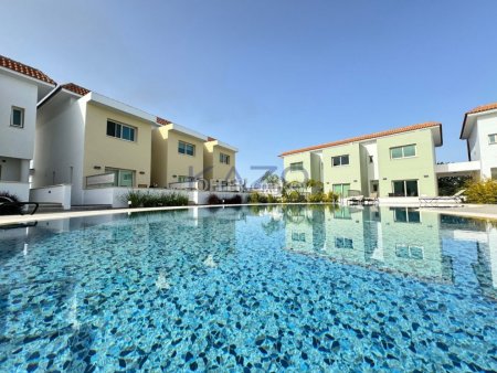 Charming Semi-Detached Townhouse with Pool in Erimi - 5