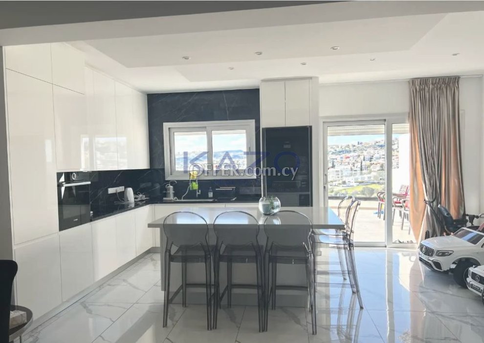 Modern Detached House with 185 m2 in Agia Fyla with Amazing City View - 9