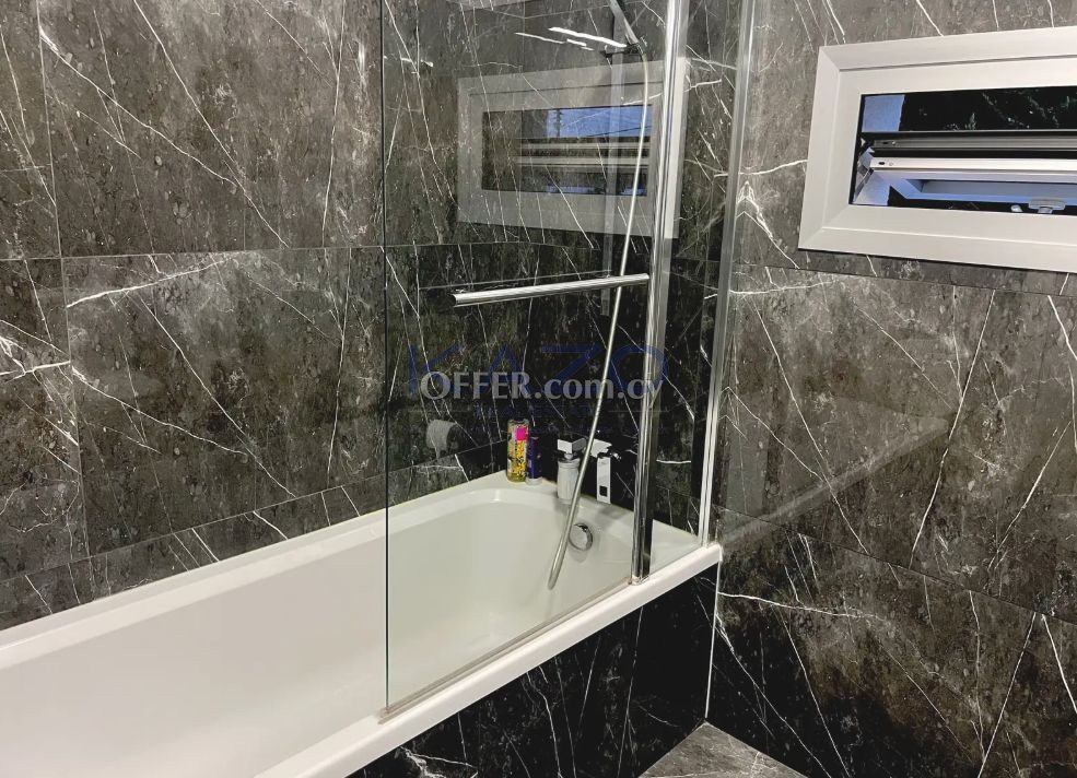 Modern Detached House with 185 m2 in Agia Fyla with Amazing City View - 3