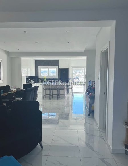 Modern Detached House with 185 m2 in Agia Fyla with Amazing City View - 8