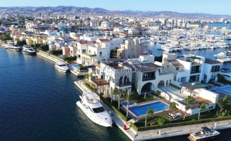 Stunning Villa with Sea View in Limassol Marina - 2
