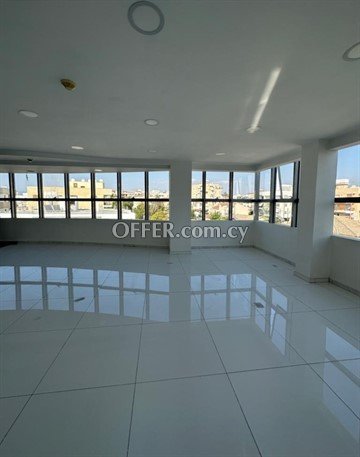 Spacious office 200 sq.m. on the second floor, it is located in Strovo - 6