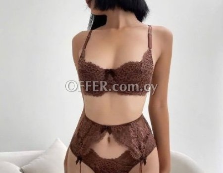 Hot & Sexy Asian Girl (photo 2)
