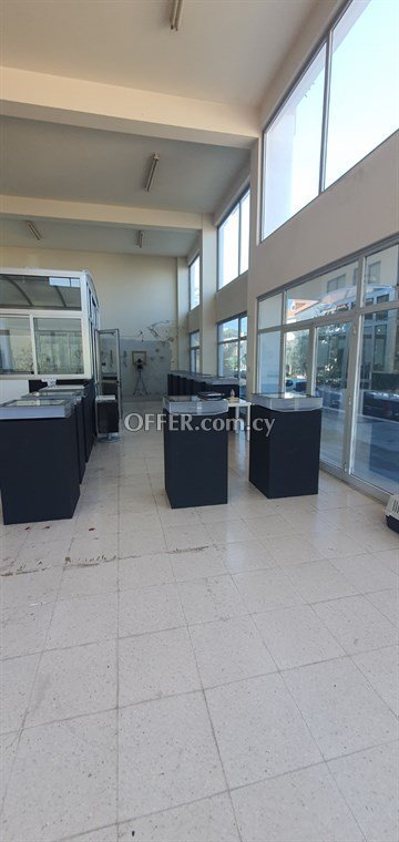 Versatile Showroom Of 470 Sq.m.  In Palouriotissa, Nicosia - 6