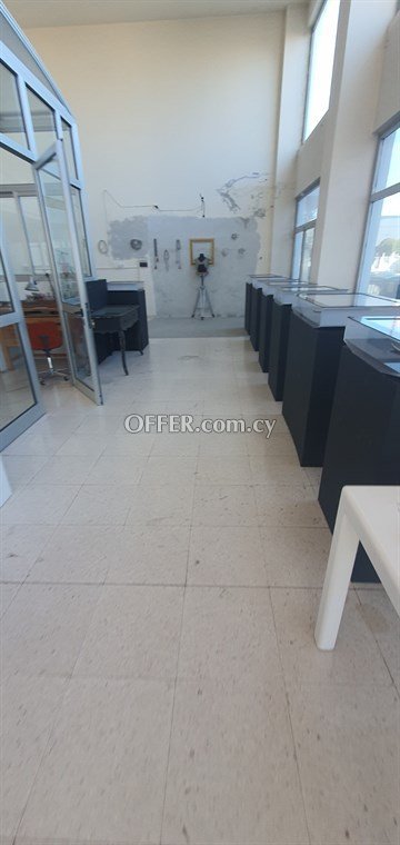 Versatile Showroom Of 470 Sq.m.  In Palouriotissa, Nicosia - 5