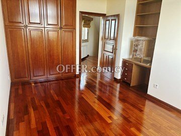  excellent residence 194 sq.m. on a huge piece of land 1877 sq.m. in a - 4