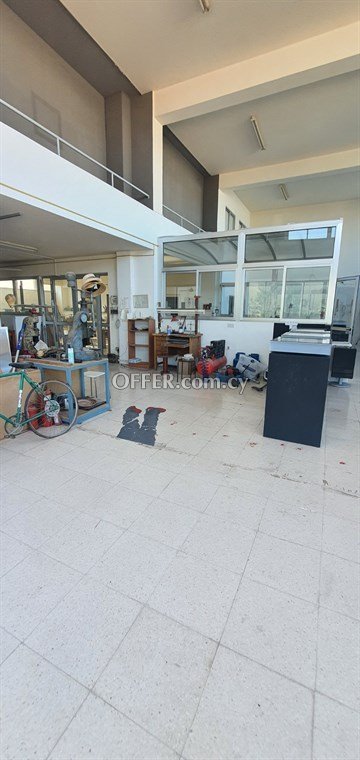Versatile Showroom Of 470 Sq.m.  In Palouriotissa, Nicosia - 3