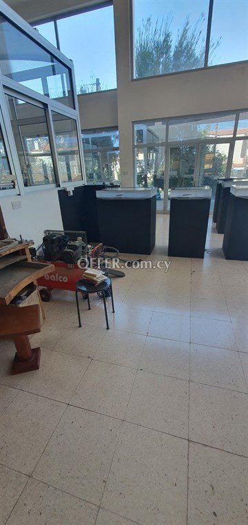 Versatile Showroom Of 470 Sq.m.  In Palouriotissa, Nicosia - 2