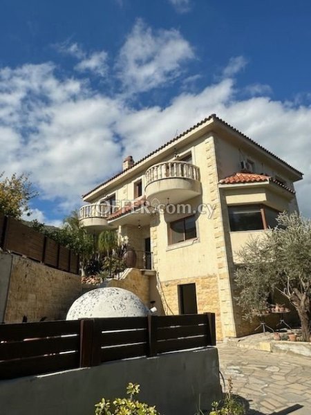 FOR SALE TWO HOUSES ON THE SAME PLOT OF LAND IN 2019m2 - 11