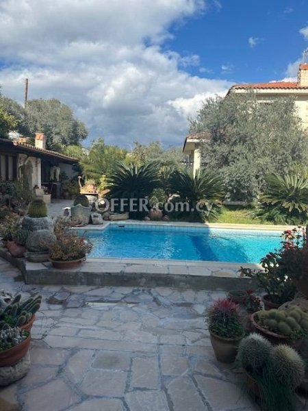 FOR SALE TWO HOUSES ON THE SAME PLOT OF LAND IN 2019m2 - 10
