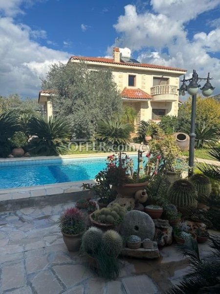 FOR SALE TWO HOUSES ON THE SAME PLOT OF LAND IN 2019m2 - 9
