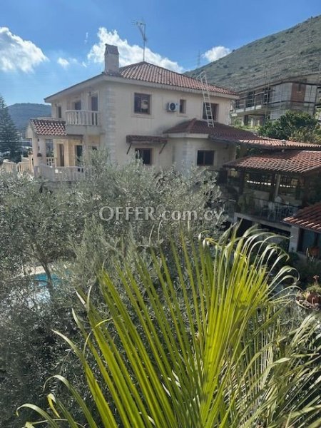 FOR SALE TWO HOUSES ON THE SAME PLOT OF LAND IN 2019m2 - 4