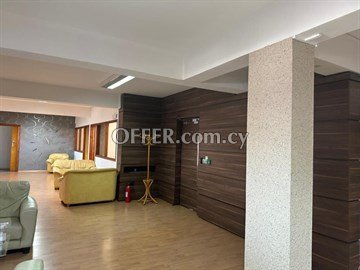 Whole Floor Apartment With 10 Offices  In An Attractive Area In The Ce - 5