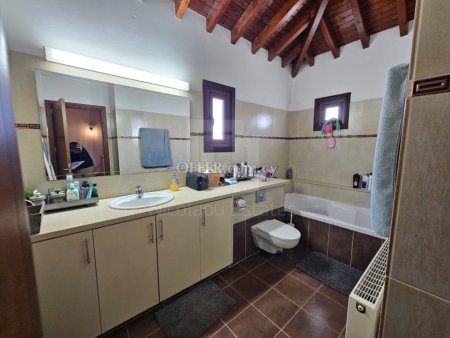 Three Bedroom House with Basement and Private Swimming Pool for Sale in Engomi Nicosia - 9