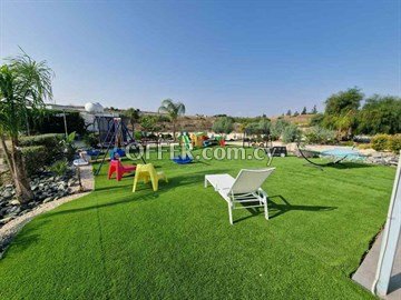On Α Large Land 5350 Sq.m. Luxurious 400 Sq.m. With 5 Bedroom House  I - 4