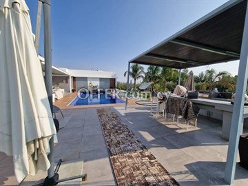 On Α Large Land 5350 Sq.m. Luxurious 400 Sq.m. With 5 Bedroom House  I - 3