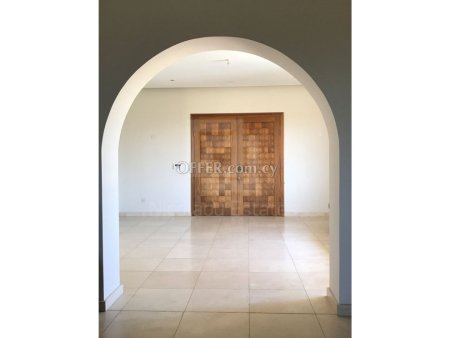 Luxury tuscan style four bedroom detached villa in Kato Polemidia - 8