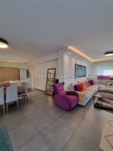 Luxury And Spacious 3 Bedroom Apartment Fully Furnished  In A Privileg