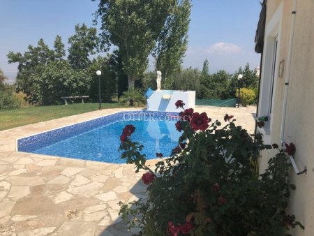 Spacious Four Bedroom Detached Villa with Pool in Akourdalia - 11