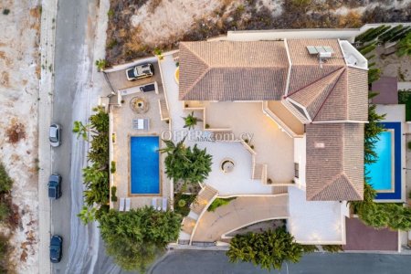 6 Bed Detached Villa for Rent in Mouttagiaka, Limassol - 11