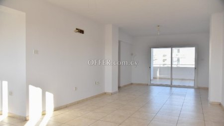 For Sale €165,000 Apartment 3 bedrooms Larnaka (Center), Larnaca Larnaca