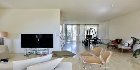 For Sale €530,000 Apartment 3 bedrooms Whole Floor Nicosia (center), Lefkosia Nicosia