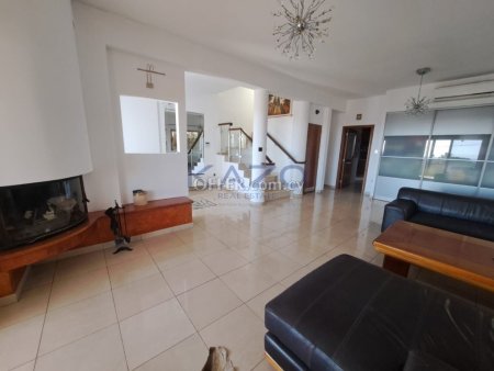 Spacious 4 Bedroom Detached House with Sea View - 4