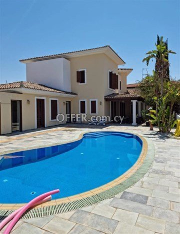 Independent Fully Furnished 4 Bedroom House With Swimming Pool  In Eng