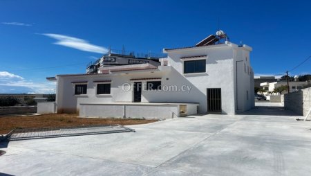 For Rent €2,500 House 3 bedrooms Paphos Paphos