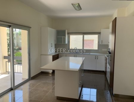 For Sale €235,000 Apartment 3 bedrooms Egkomi Nicosia