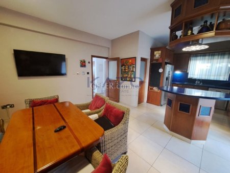 Spacious 4 Bedroom Detached House with Sea View - 12