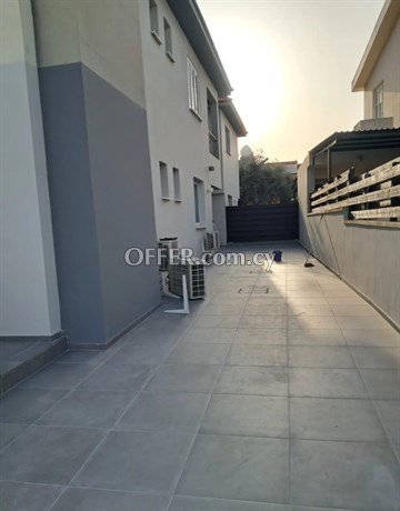 Recently Renovated And Spacious Ground Floor 2 Bedroom Apartment  In A - 6