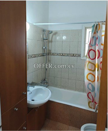 Spacious 2 Bedroom Apartment  Walking Distance To The University Of Ni - 4